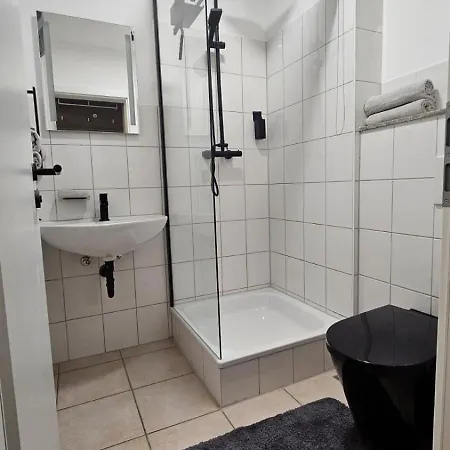 Apartment 33 1 *
